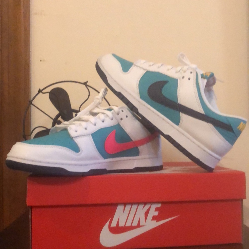 💯 Sold Nike New with box 10.5